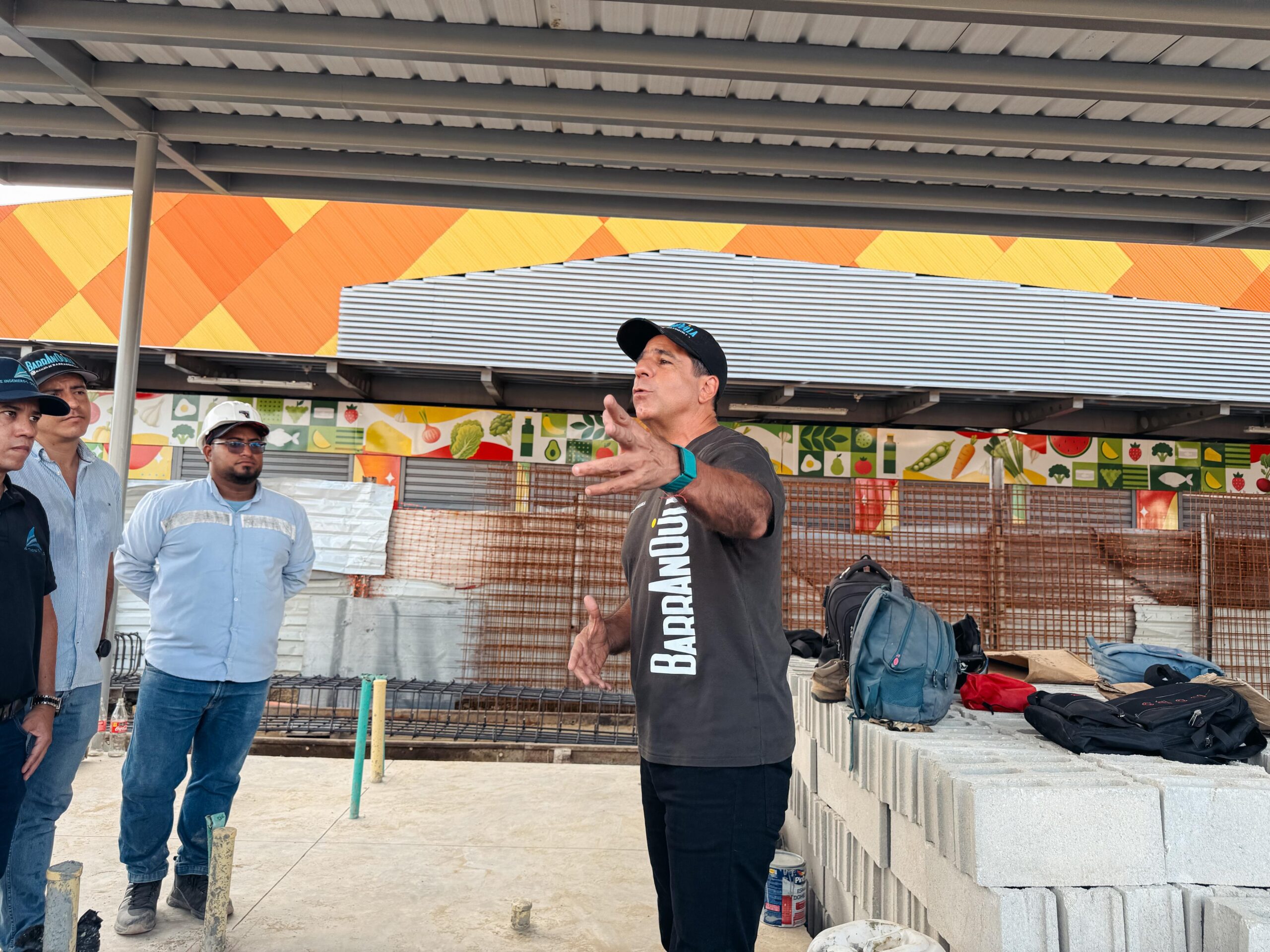 Alcalde Char inspecciona las obras de transformación del mercado El Playón en su tercera fase