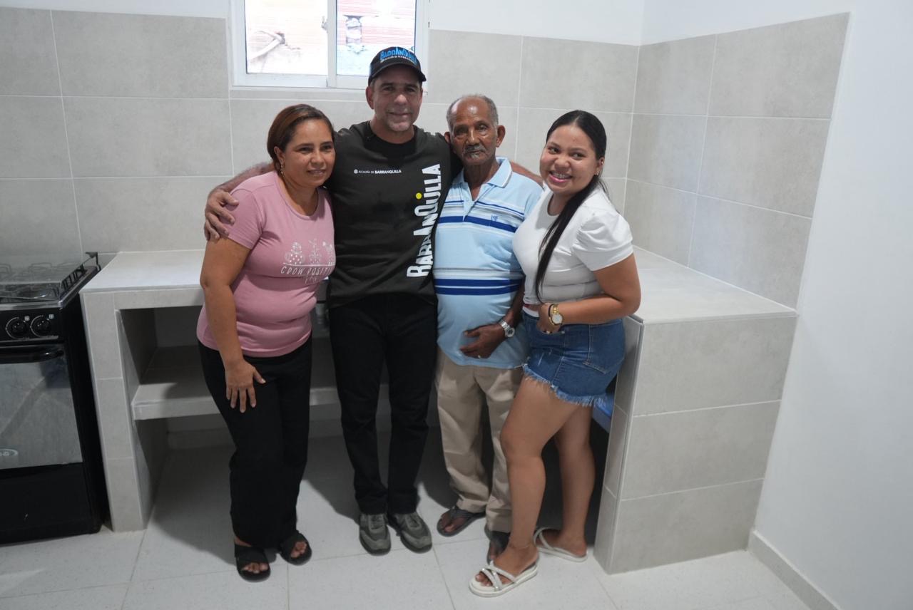En Juan Mina y Santa María, alcalde Char entregó nuevos mejoramientos de vivienda