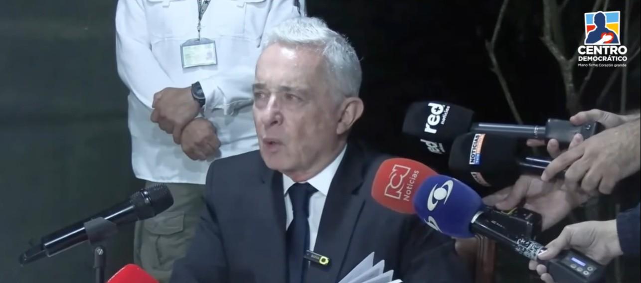 Uribe se disculpa con la justicia tras su absolución y asegura que “siempre dijo la verdad”