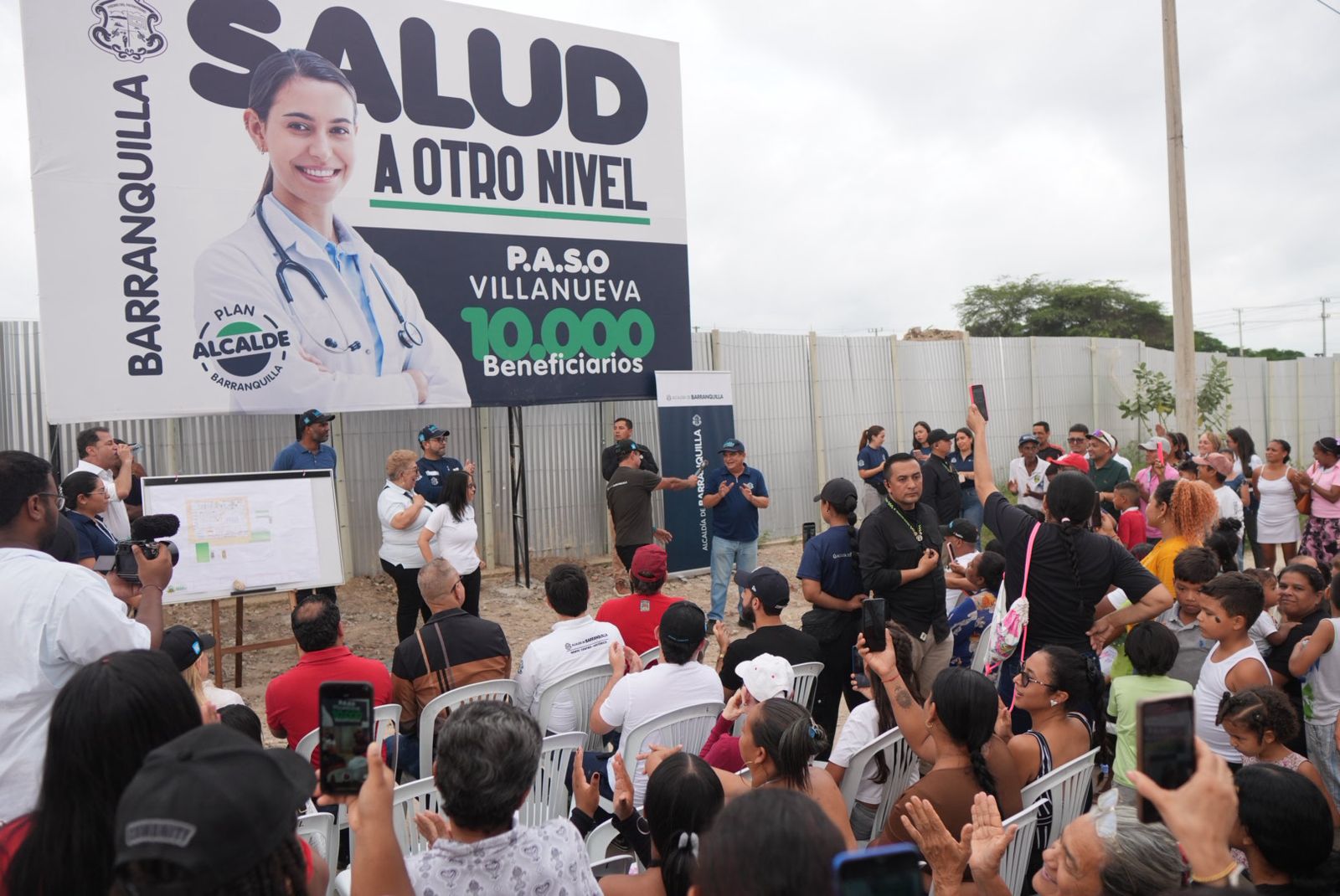 Alcalde Char pone primera piedra del PASO en Villanueva: el barrio contará con nuevo centro de salud, vías pavimentadas y parque