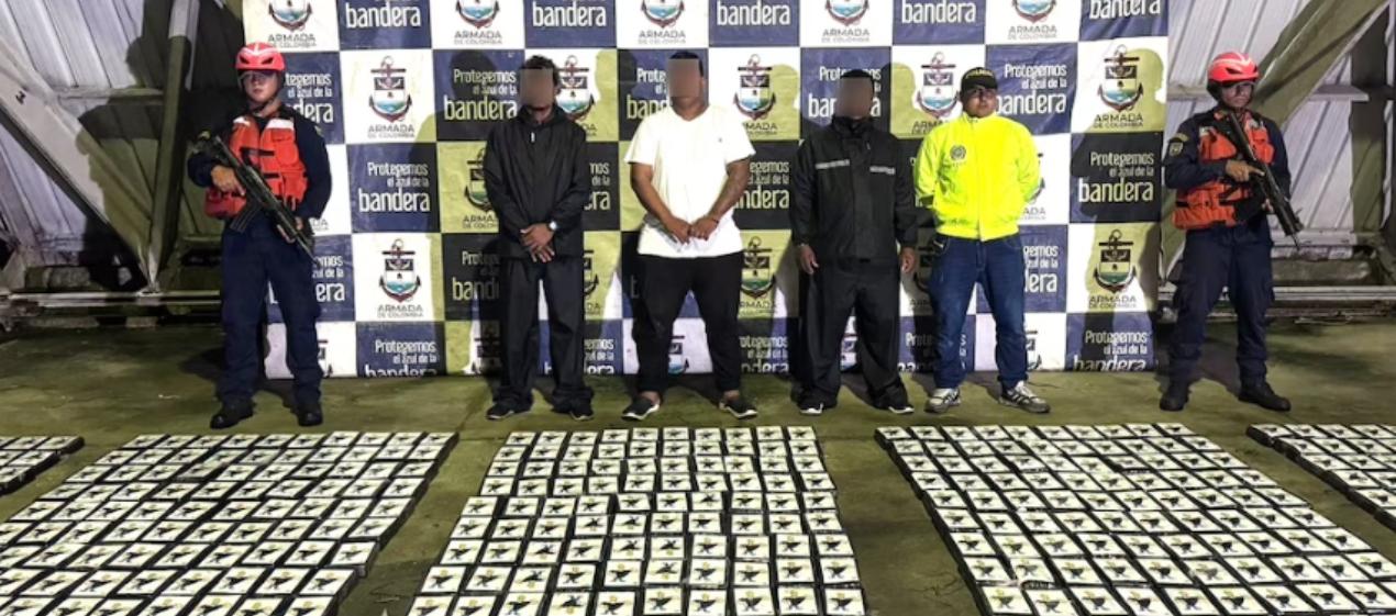 Armada Nacional incauta 2,8 toneladas de cocaína en el Pacífico y captura a tres tripulantes