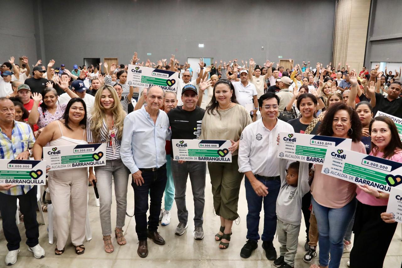 En nueva ‘entregatón’ de CrediChévere, alcalde Char apoya a 267 microempresarios de la ciudad