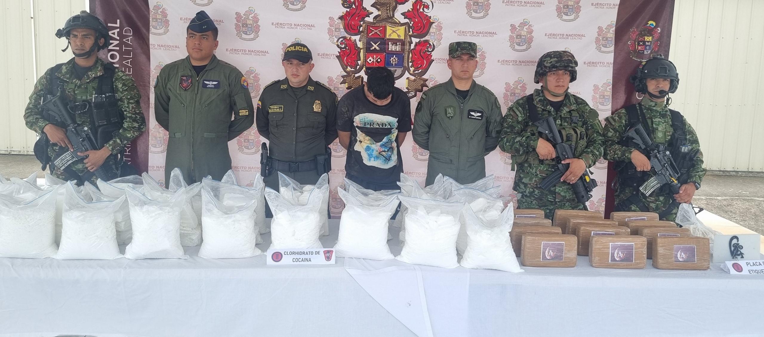 Colombia y Ecuador destruyen 1,8 toneladas de cocaína de disidencias de las FARC en Nariño