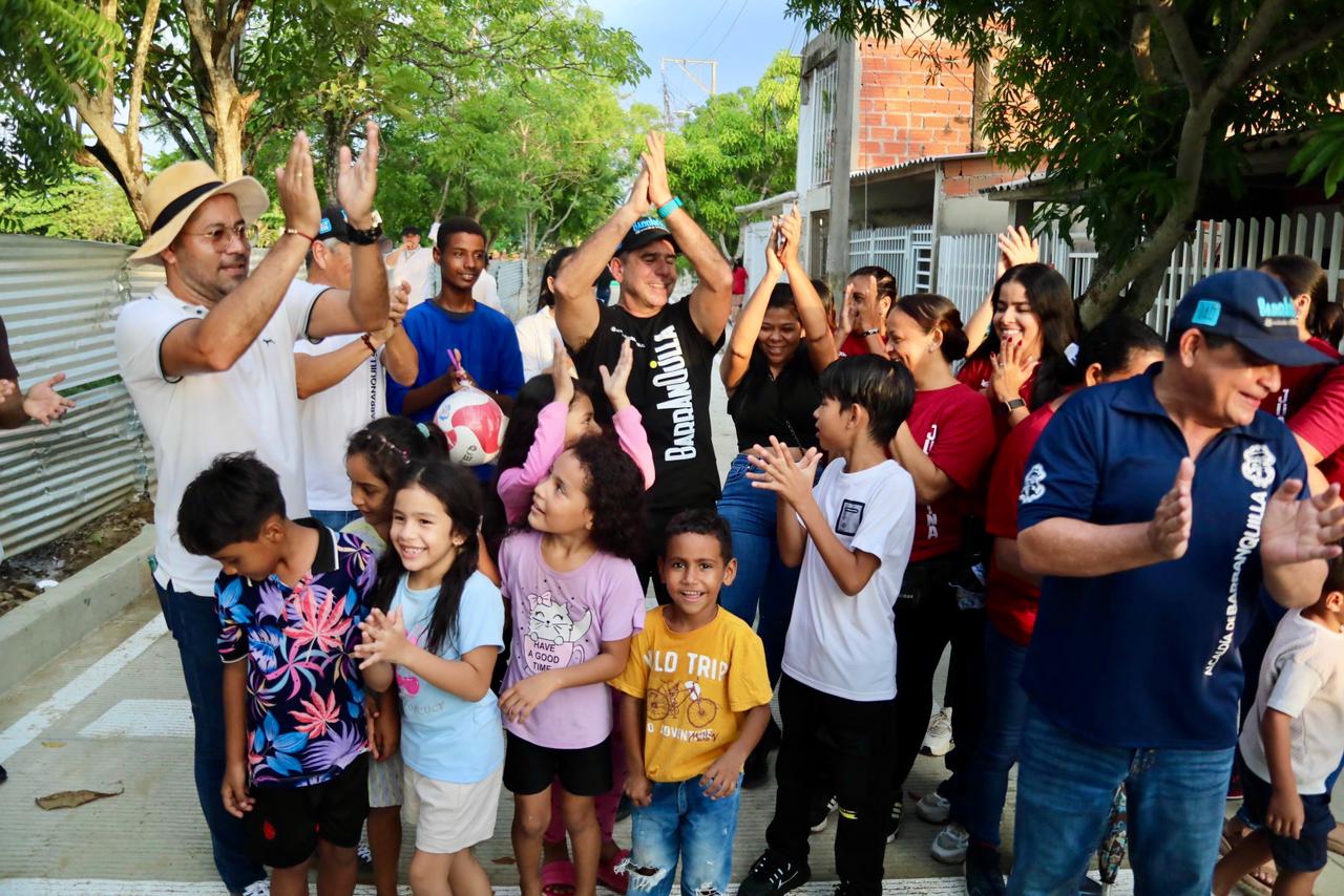 En Juan Mina y Las Nieves, alcalde Char habilita nuevas vías que dignifican a las familias barranquilleras