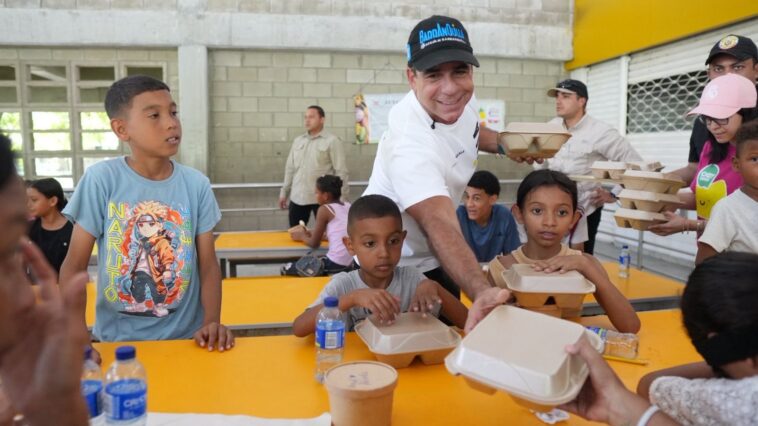 Alcalde Char acompaña a niños en los Comedores Culturales que promueven bienestar y seguridad alimentaria