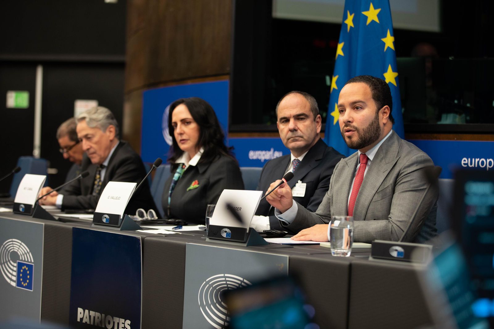 Cabal denuncia en el Parlamento Europeo un “retroceso democrático” en Colombia