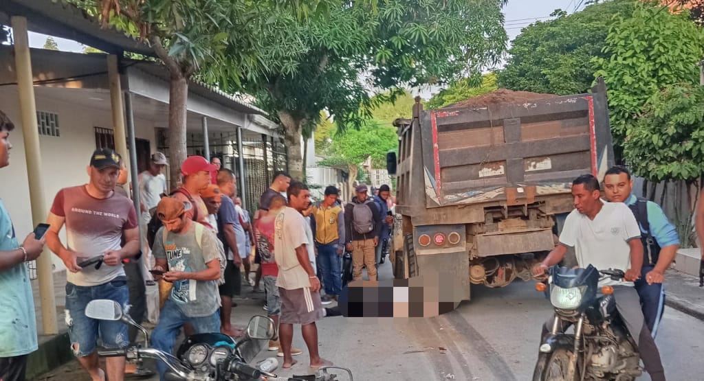 Motociclista venezolano murió tras chocar con una volqueta en Baranoa