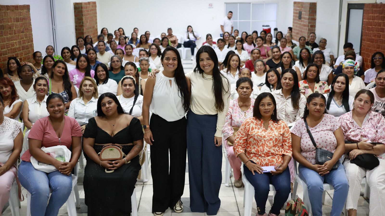 Gobernación del Atlántico impulsa la autonomía económica de 90 mujeres emprendedoras
