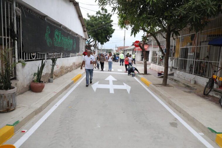 Alcalde Char entrega nuevas vías pavimentadas en Rebolo y Montes