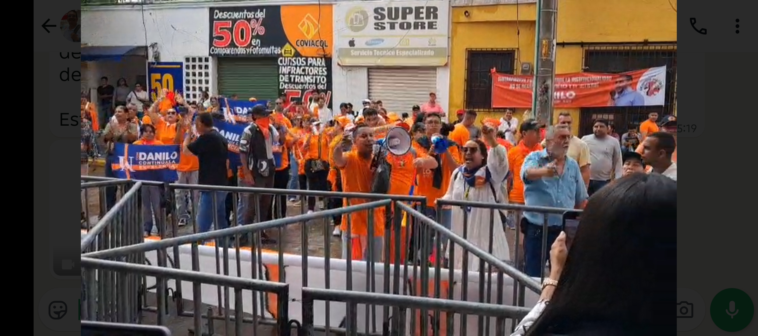 Manifestantes bloquean acceso a la Gobernación en rechazo a posible intervención en elección del rector de UniAtlántico