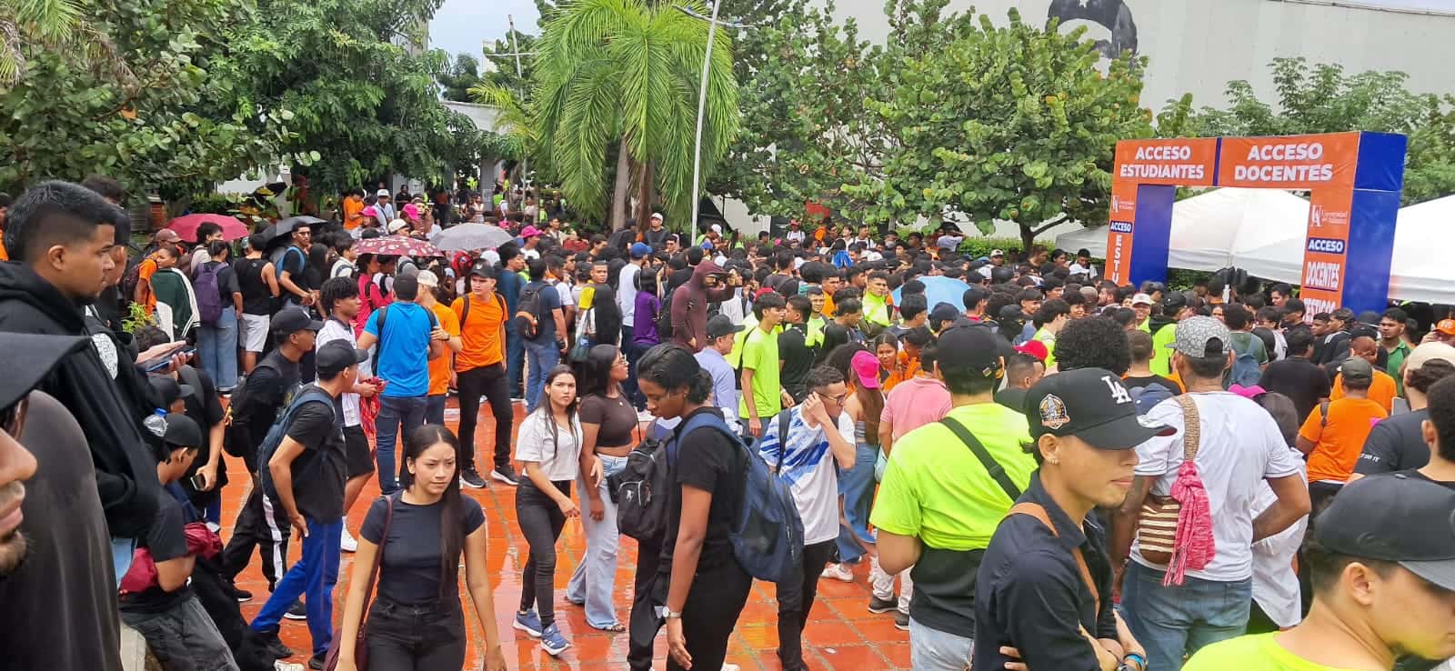 Heridos, caos y denuncia de agresiones, durante la consulta para escoger rector en Unitlántico
