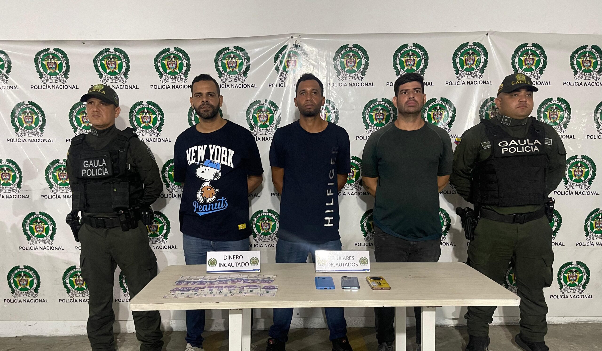 Capturan a tres presuntos integrantes de ‘Los Costeños’ por extorsionar a docente pensionada en Barranquilla