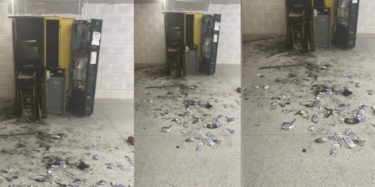 Delincuentes queman cajero automático durante intento de hurto en el Centro Comercial Plaza Malambo