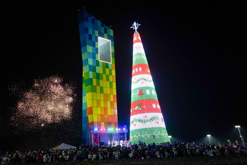 Barranquilla encendió la Navidad con el árbol más alto de Colombia en La Ventana al Mundo