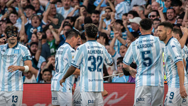 Racing elimina a River Plate con agónico 3-2 y avanza a cuartos del Clausura argentino