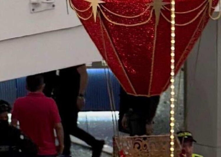 Balacera en centro comercial de Bucaramanga deja dos muertos y cinco capturados