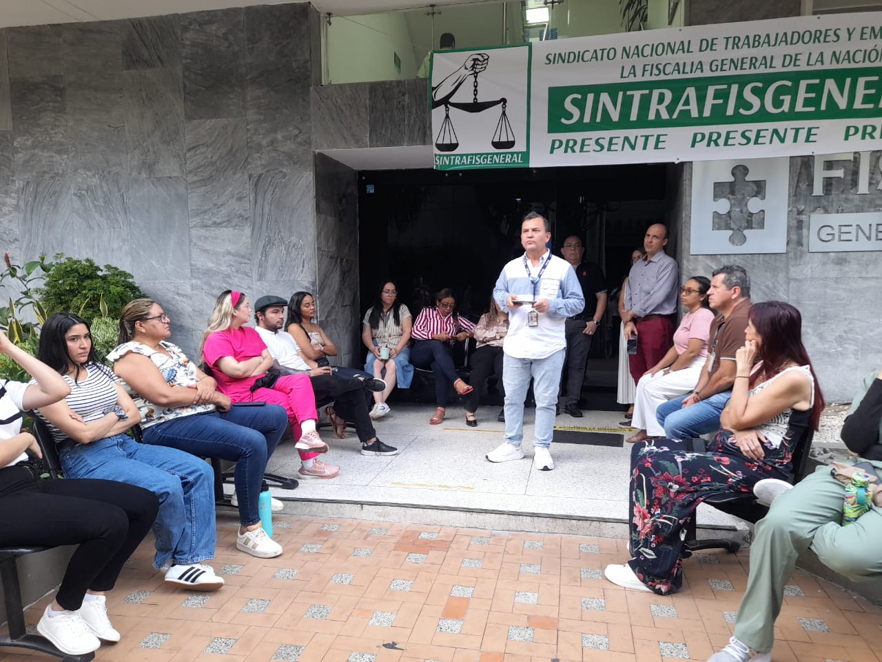 Trabajadores de la Fiscalía protestan en Barranquilla  por secuestro de funcionarios del CTI y falta de bonificación judicial