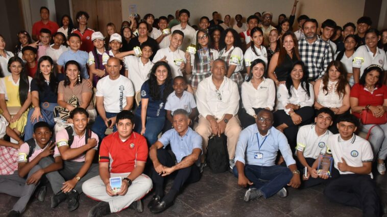 Barranquilla reconoce a 1.166 estudiantes mediadores por su liderazgo en convivencia escolar
