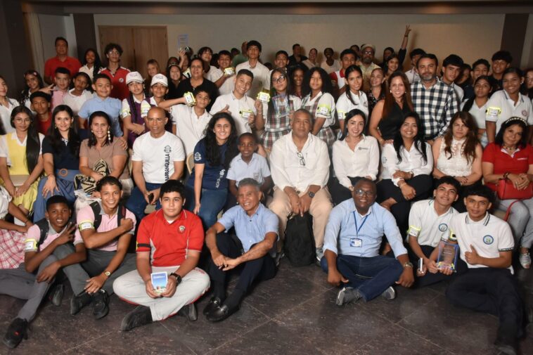 Barranquilla reconoce a 1.166 estudiantes mediadores por su liderazgo en convivencia escolar