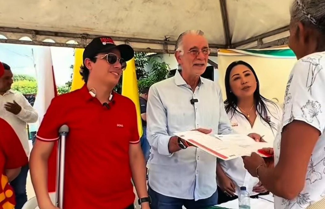 Con entrega de títulos de propiedad a las familias en Polonuevo, Gobernación sigue la marcha del plan Mi Casa Bacana