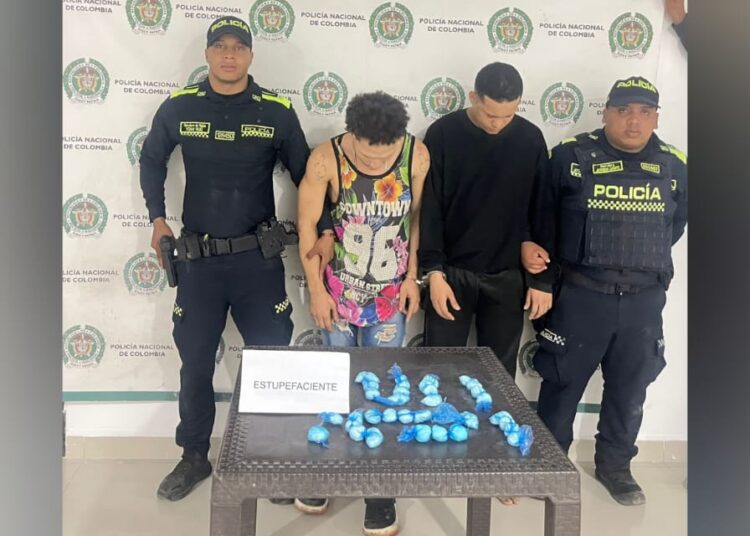 Capturan a dos hombres con 311 gramos de base de coca en La Central