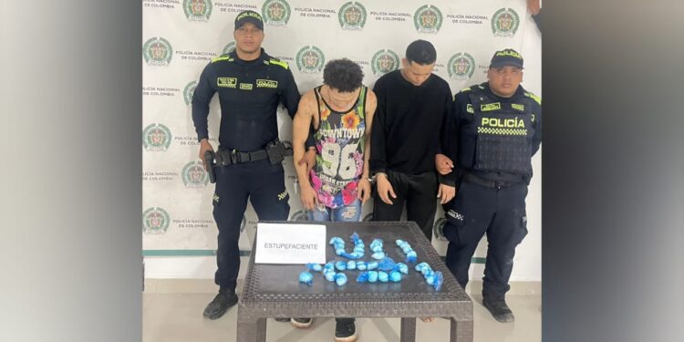Capturan a dos hombres con 311 gramos de base de coca en La Central