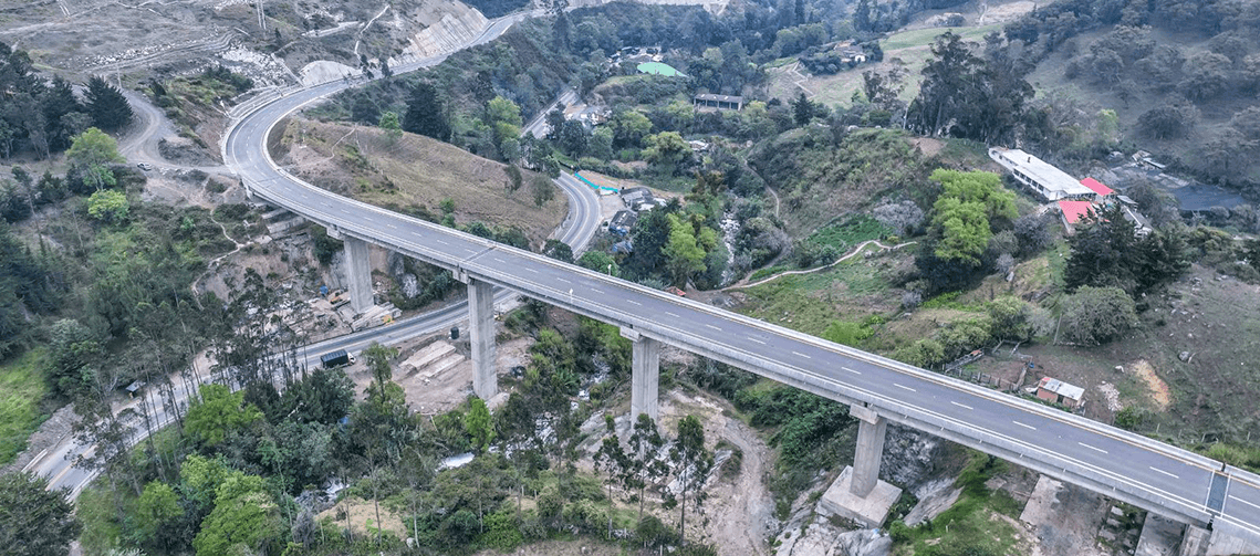 Sacyr cierra venta de tres concesiones en Colombia por USD 1.565 millones