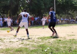 ‘Los Costeños’ y ‘Los Pepes’ jugaron un “partido por la paz” en el barrio Barlovento