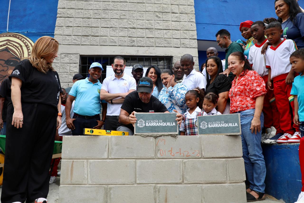 Alcalde Char pone la primera piedra del nuevo colegio Paulino Salgado ‘Batata’ en Nueva Colombia