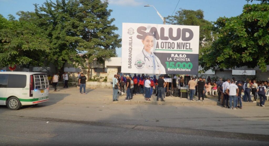 Alcalde Alejandro Char pone primera piedra del PASO La Chinita y anuncia pavimentación total del barrio