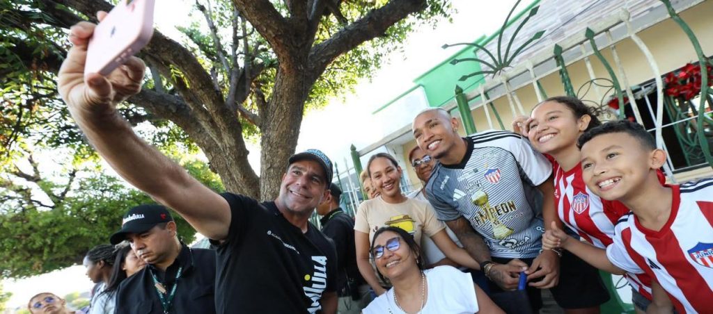 Alex Char entregó vías recuperadas en San Felipe y una nueva cancha en La Luz