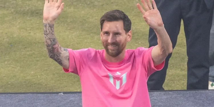 La gira de Messi en India: pagar por una fotografía y un apretón de manos