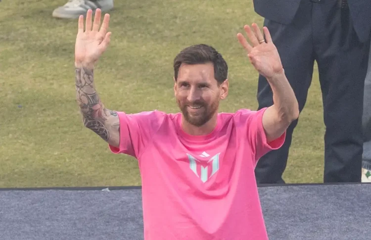 La gira de Messi en India: pagar por una fotografía y un apretón de manos