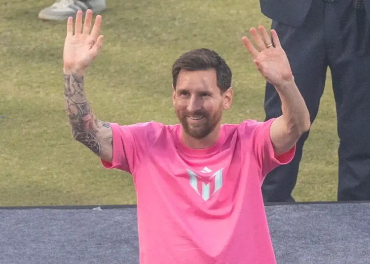 La gira de Messi en India: pagar por una fotografía y un apretón de manos