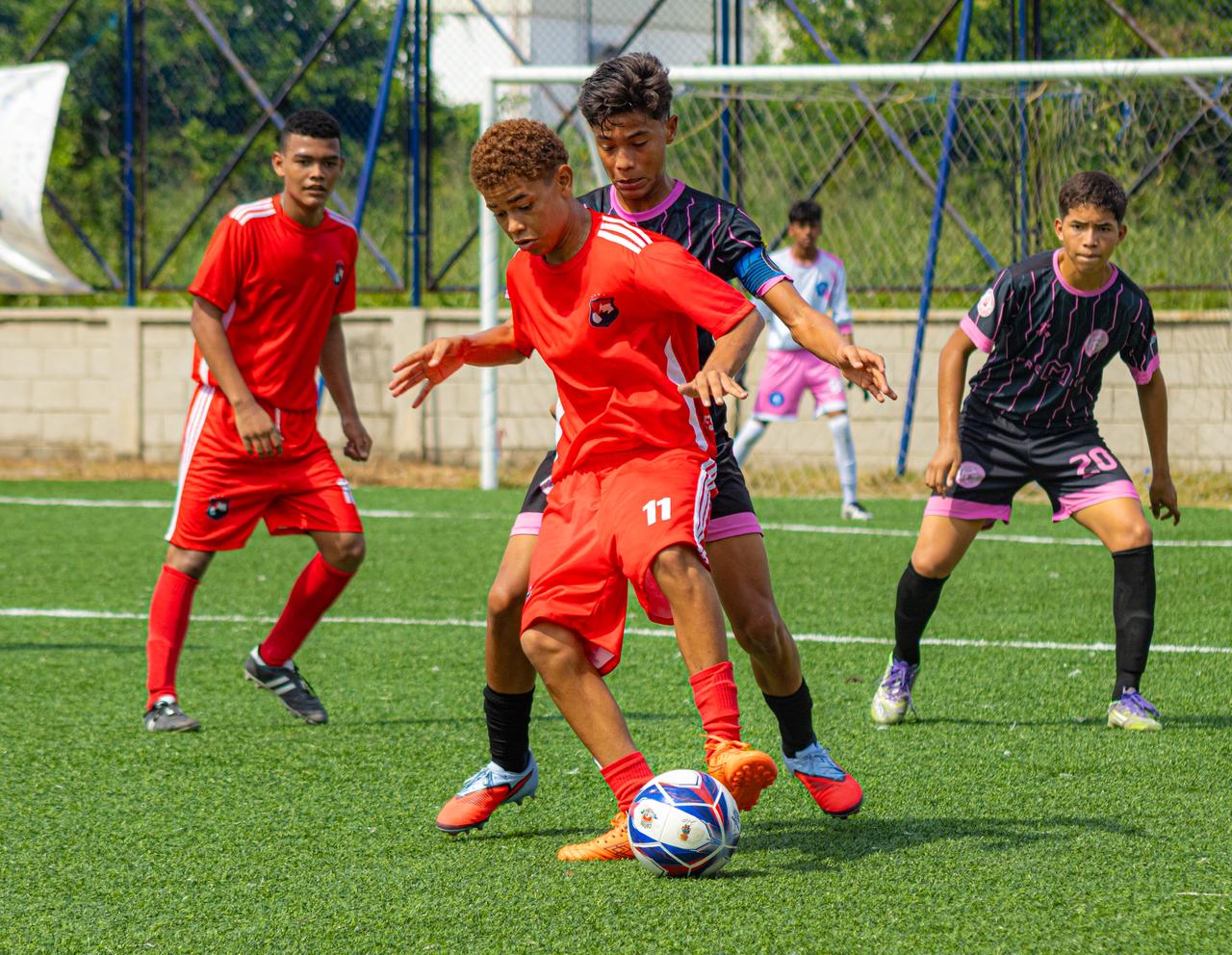 A todo ritmo se juega el torneo Caribe Champions Internacional