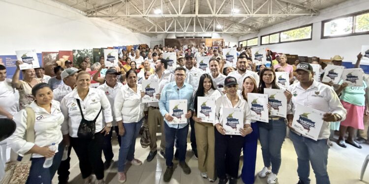 Más de 1.080 familias del Magdalena reciben títulos de propiedad y superan años de informalidad