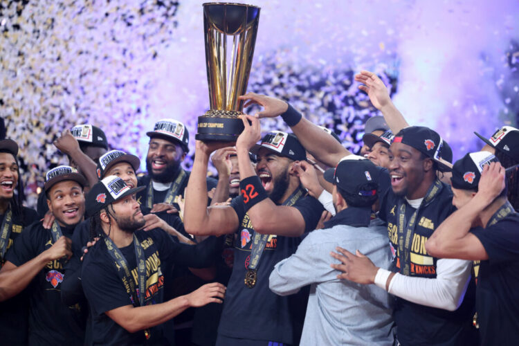 Los Knicks remontan para vencer a los Spurs y ganar la Copa NBA