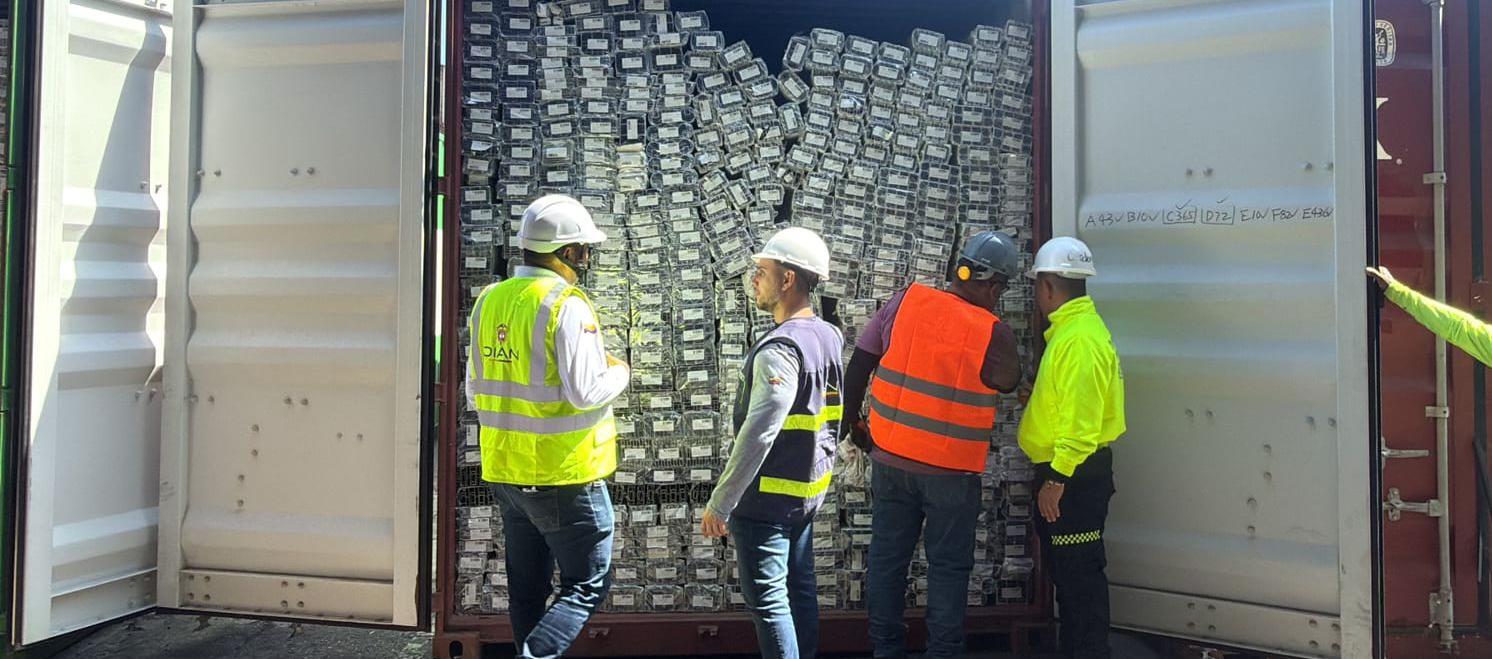 Aprehenden más de 6.700 sets de perfiles de aluminio en el Puerto de Barranquilla