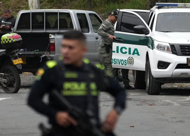 Dos policías murieron en ataque con explosivos en Cali durante atención de una emergencia