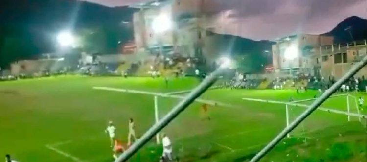 Pánico en cancha de fútbol en Suárez, Cauca, tras hostigamiento armado a estación de Policía