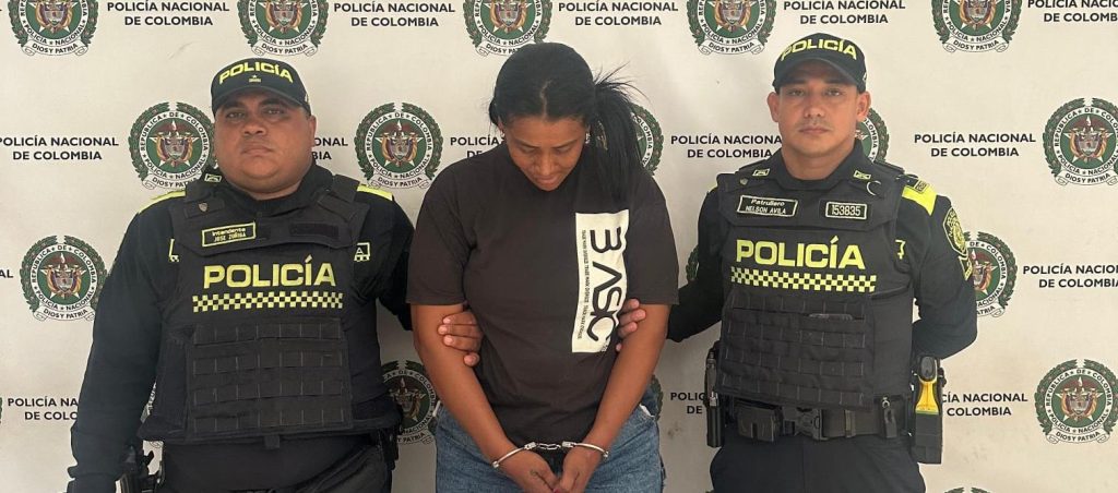 Capturan a mujer que intentó ingresar droga camuflada en portacomidas a estación de Policía en Santo Tomás