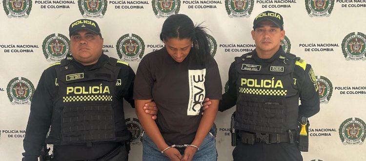 Capturan a mujer que intentó ingresar droga camuflada en portacomidas a estación de Policía en Santo Tomás