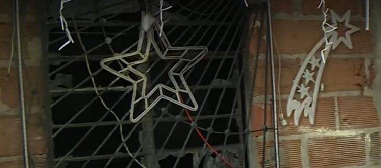 Tres niños permanecen en UCI tras incendio causado por un volador que cayó en su vivienda en Medellín