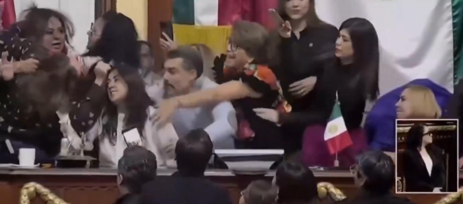 legisladoras protagonizan pelea en debate en vivo