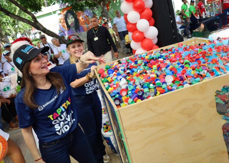 Distrito entrega 2,234.3 kg de tapitas a Fundación Sanar