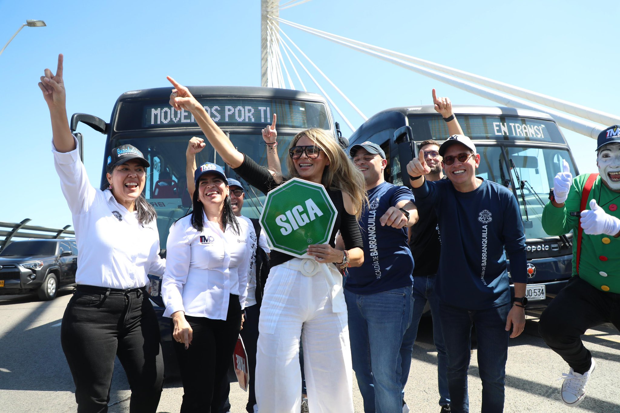 Aljure celebra llegada de 20 nuevos buses