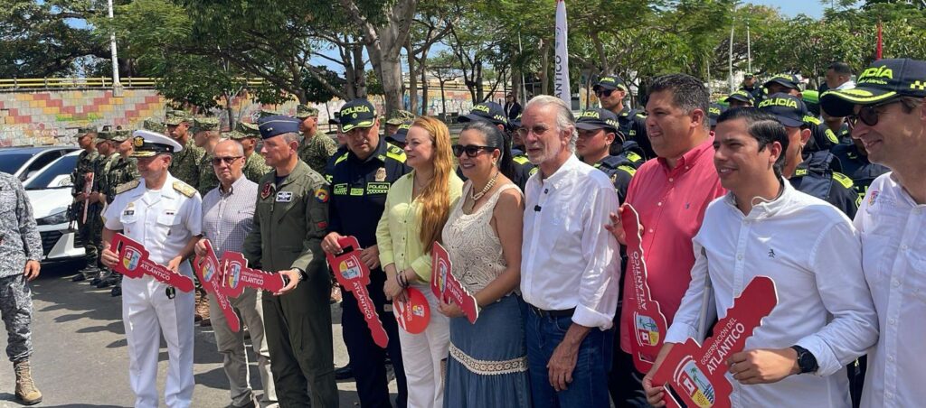 Gobernación del Atlántico refuerza la seguridad con entrega de vehículos, motos y chalecos antibala a la Policía