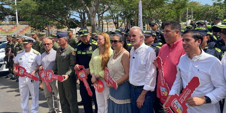 Gobernación del Atlántico refuerza la seguridad con entrega de vehículos, motos y chalecos antibala a la Policía