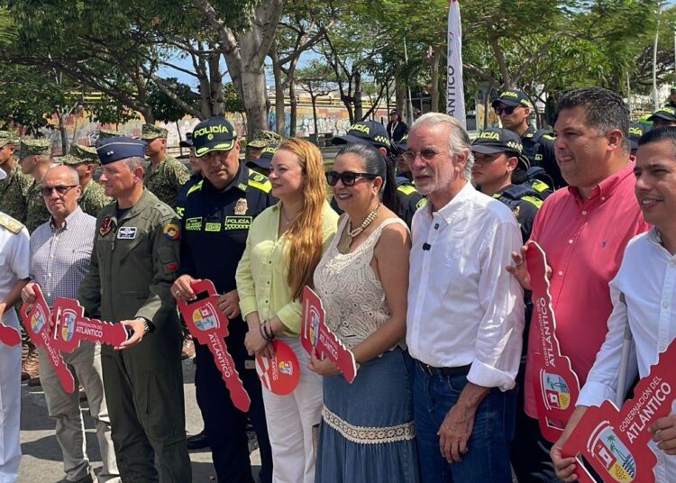 Gobernación del Atlántico refuerza la seguridad con entrega de vehículos, motos y chalecos antibala a la Policía