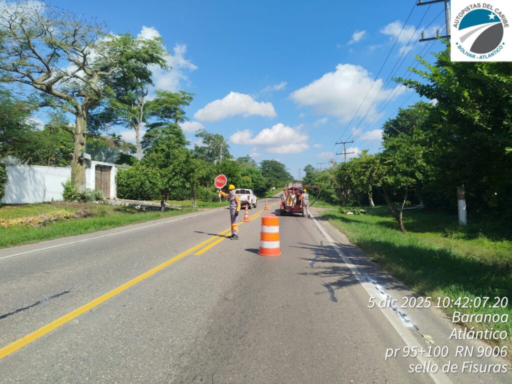 Autopistas del Caribe avanza en mantenimiento vial para mejorar movilidad y seguridad en el corredor
